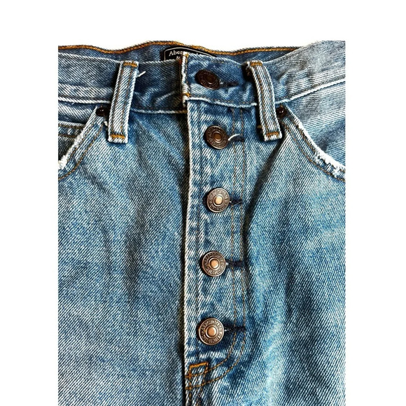Abercrombie & Fitch natural rise short Medium Destroy Wash Button Fly 26/2 - Picture 2 of 9